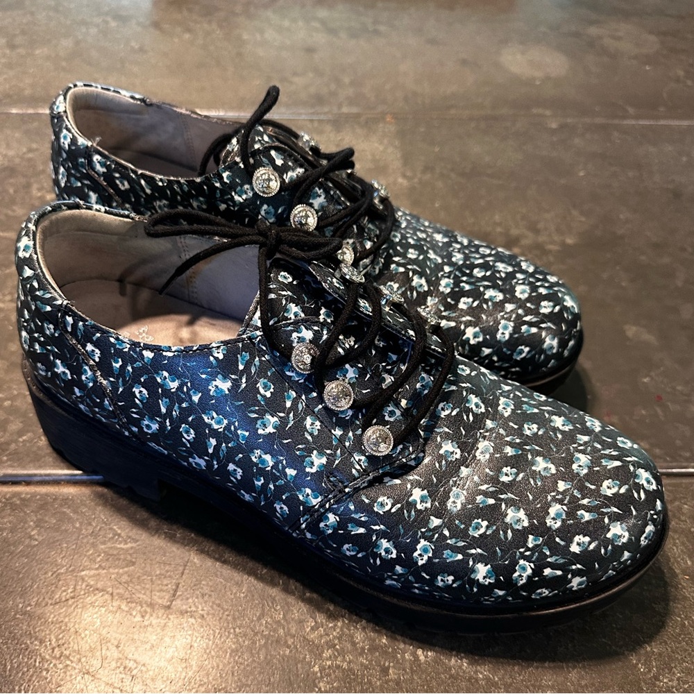 Algeria Black and blue floral Resa Oxfords 41 / W 10